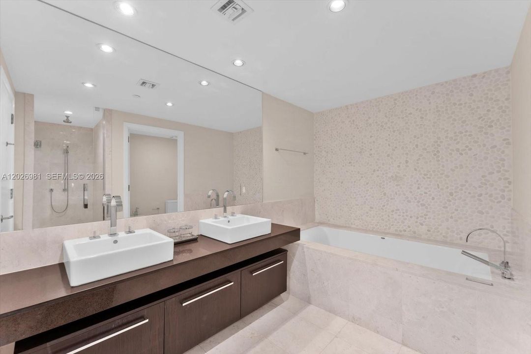 En Venta: $2,795,500 (3 camas, 3 baños, 1933 Pies cuadrados)