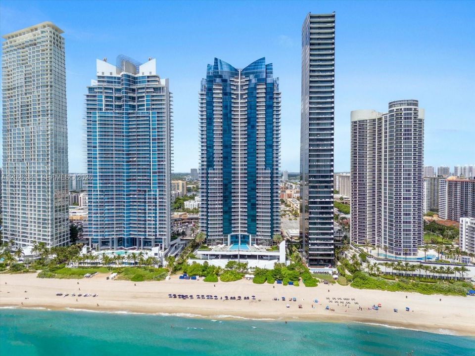 En Venta: $2,795,500 (3 camas, 3 baños, 1933 Pies cuadrados)