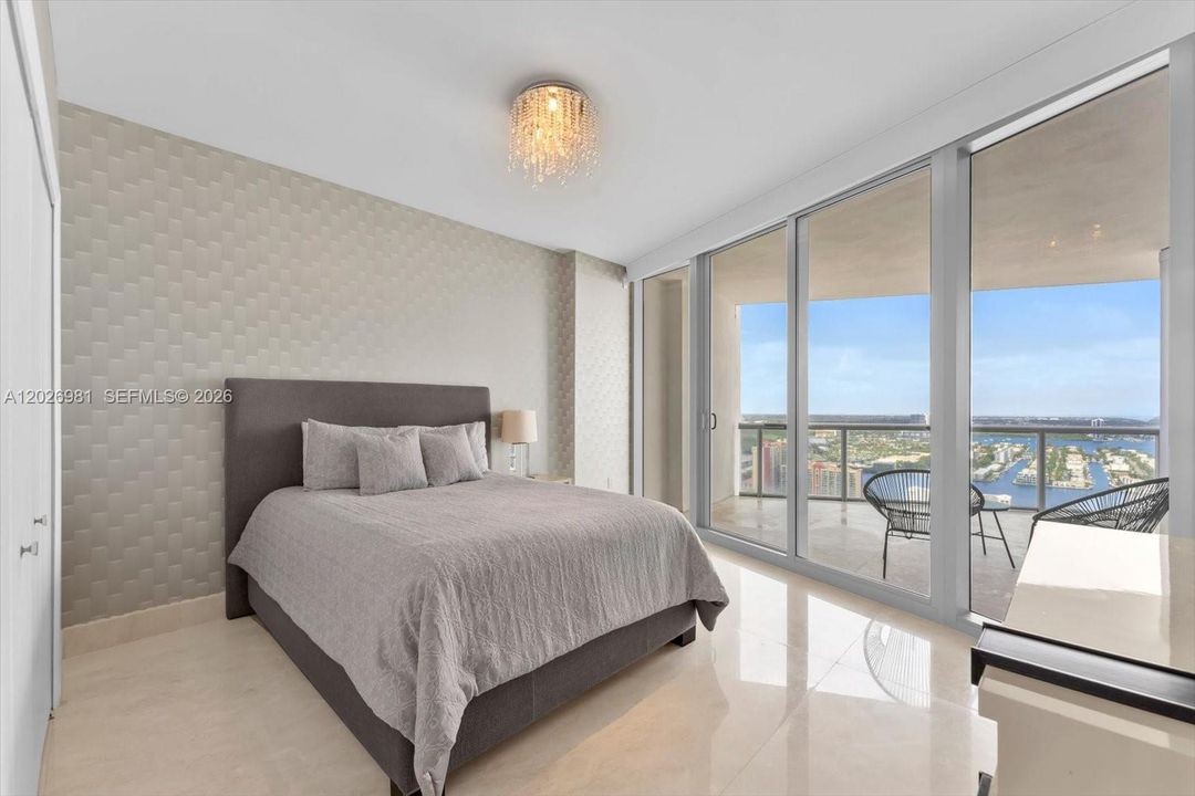 En Venta: $2,795,500 (3 camas, 3 baños, 1933 Pies cuadrados)