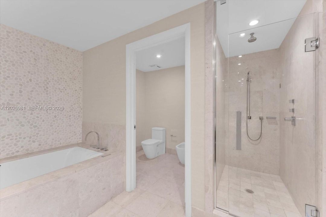 En Venta: $2,795,500 (3 camas, 3 baños, 1933 Pies cuadrados)