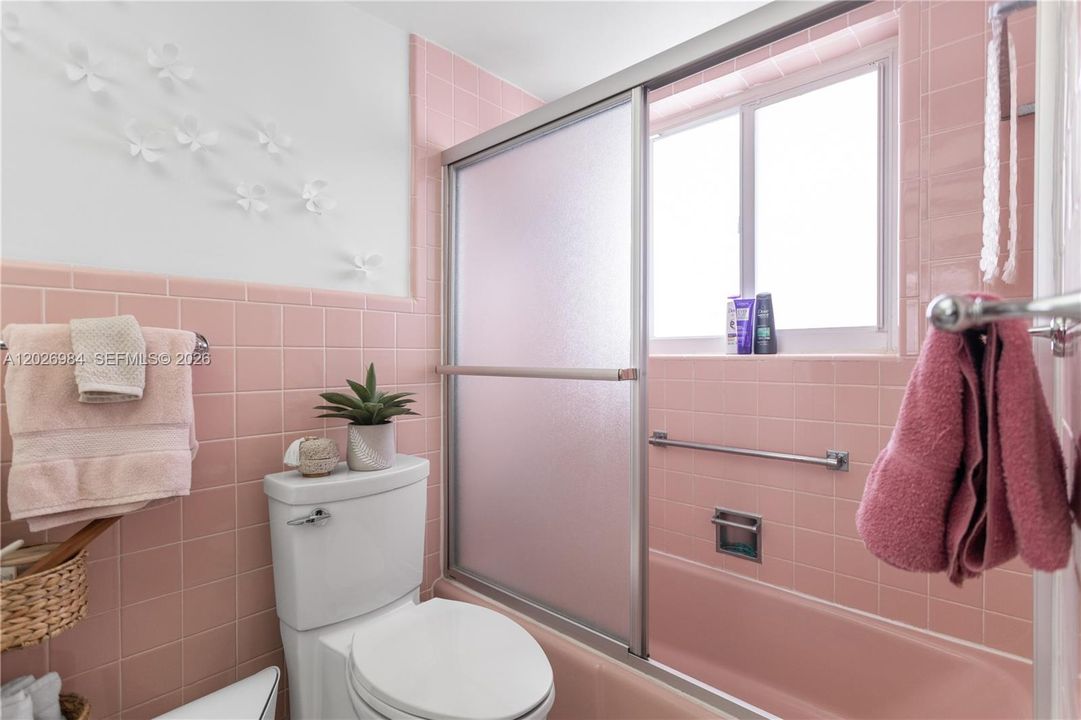 На продажу: $349,900 (1 спален, 1 ванн, 900 Квадратных фут)