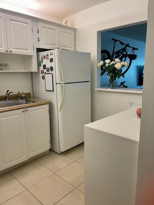 Active With Contract: $1,900 (1 beds, 1 baths, 845 Square Feet)