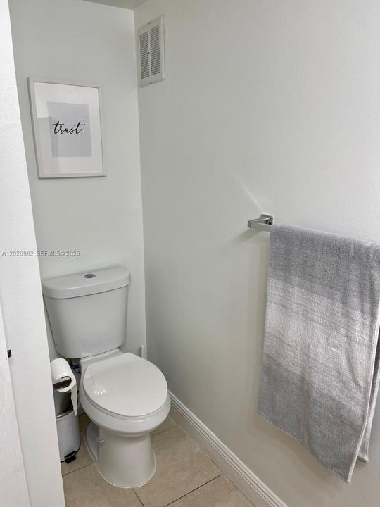 Active With Contract: $1,900 (1 beds, 1 baths, 845 Square Feet)