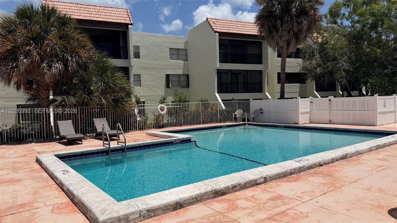 Active With Contract: $1,900 (1 beds, 1 baths, 845 Square Feet)