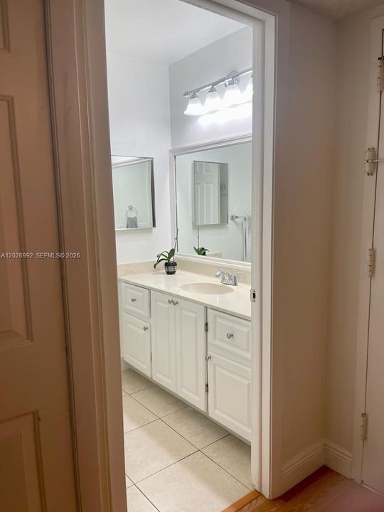 Active With Contract: $1,900 (1 beds, 1 baths, 845 Square Feet)