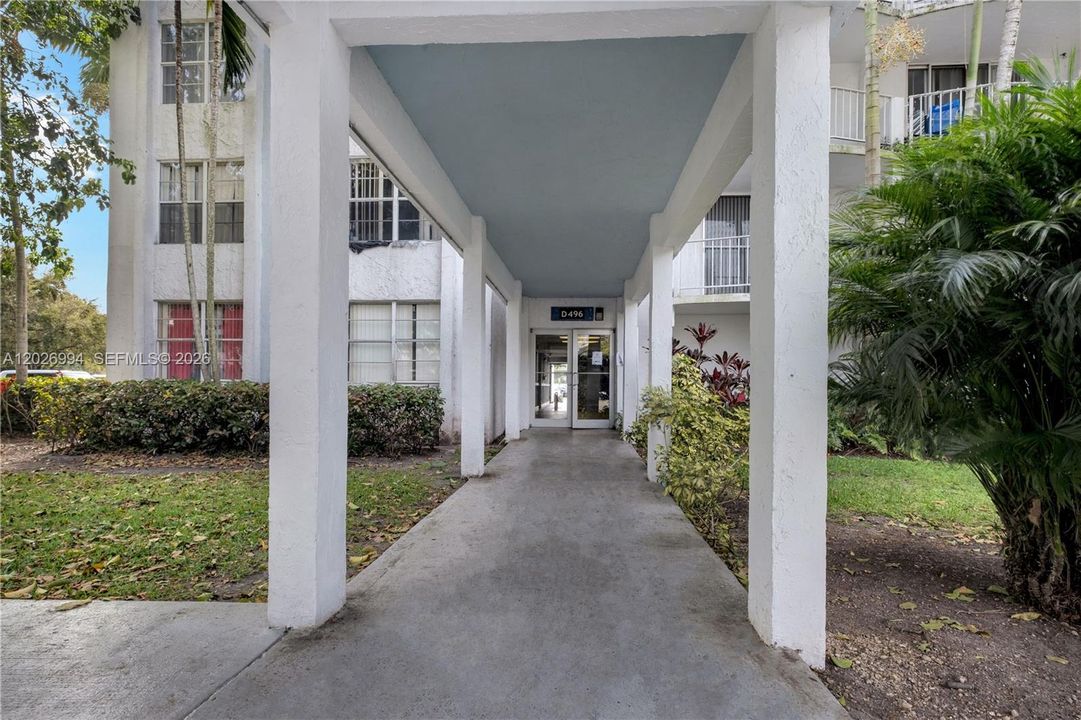 For Sale: $180,000 (2 beds, 2 baths, 1036 Square Feet)