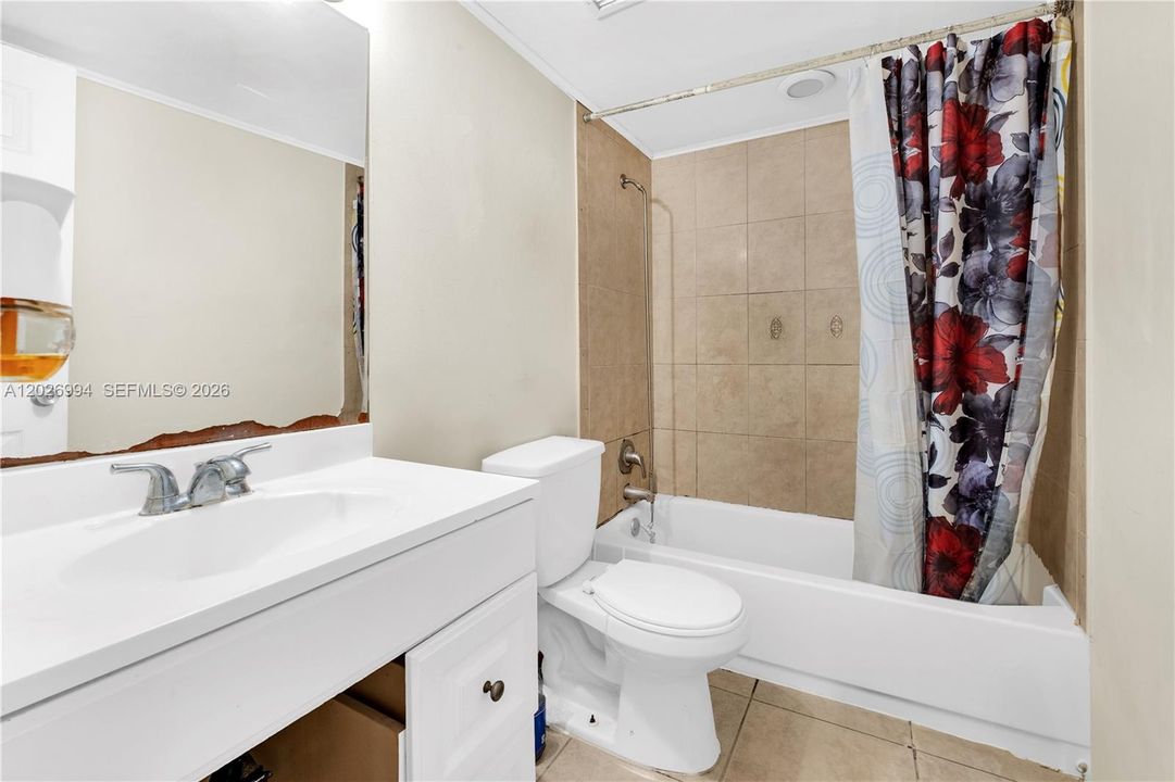 For Sale: $180,000 (2 beds, 2 baths, 1036 Square Feet)