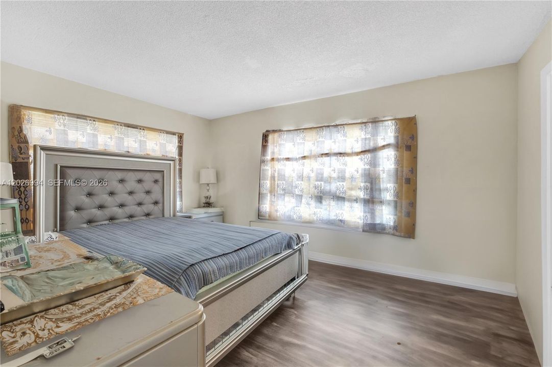 For Sale: $180,000 (2 beds, 2 baths, 1036 Square Feet)