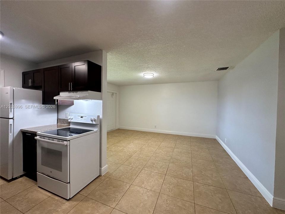 Active With Contract: $1,525 (1 beds, 1 baths, 0 Square Feet)