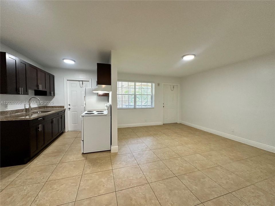 Active With Contract: $1,525 (1 beds, 1 baths, 0 Square Feet)