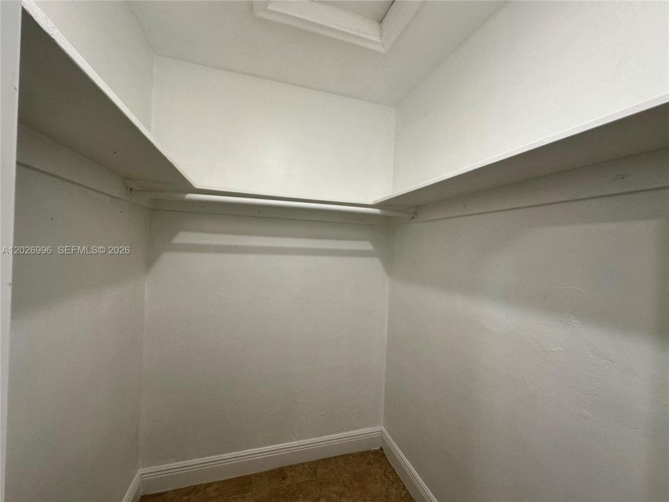 Active With Contract: $1,525 (1 beds, 1 baths, 0 Square Feet)