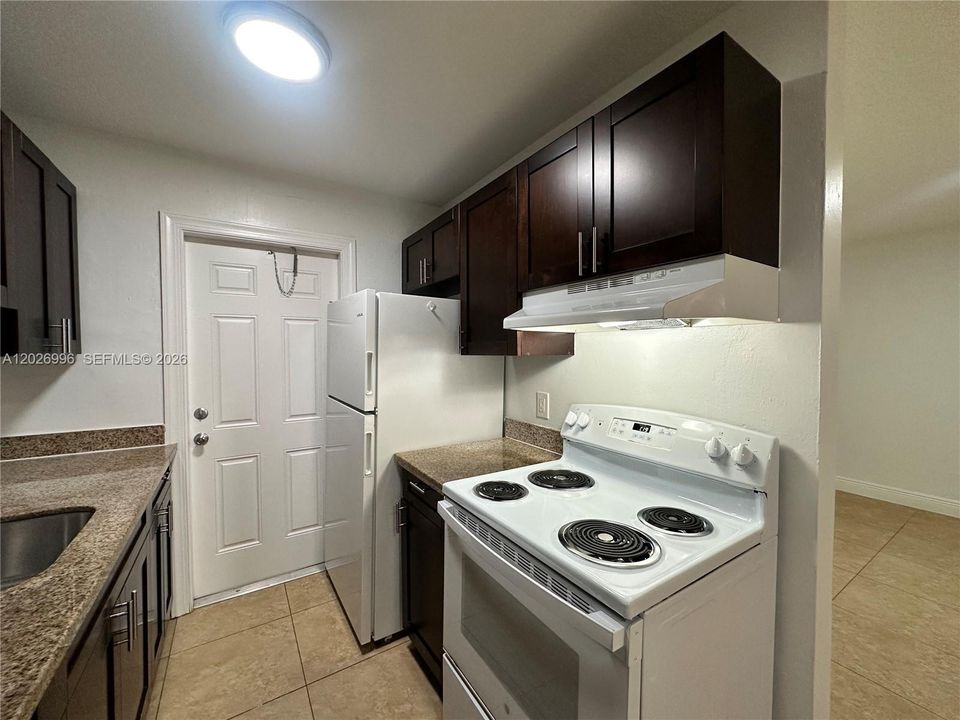 Active With Contract: $1,525 (1 beds, 1 baths, 0 Square Feet)