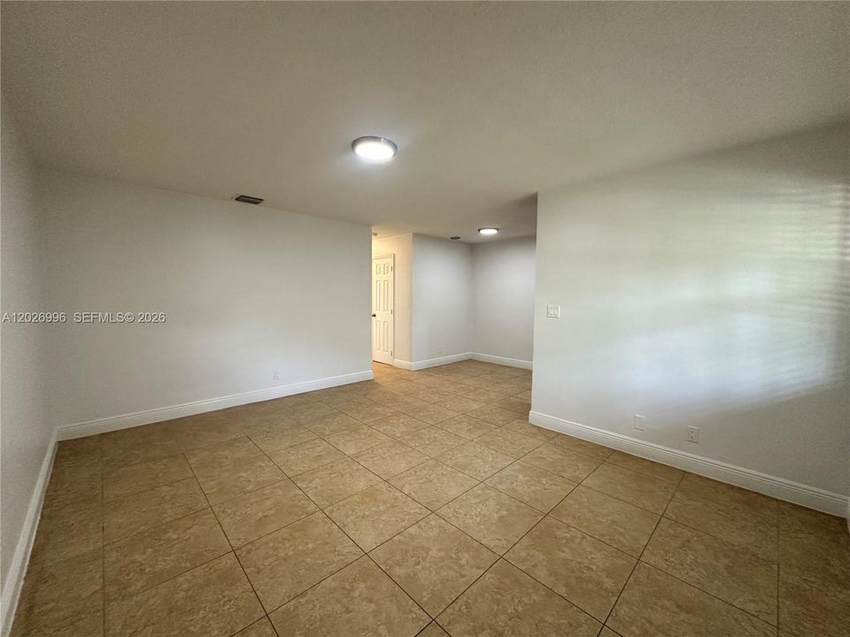 Active With Contract: $1,525 (1 beds, 1 baths, 0 Square Feet)