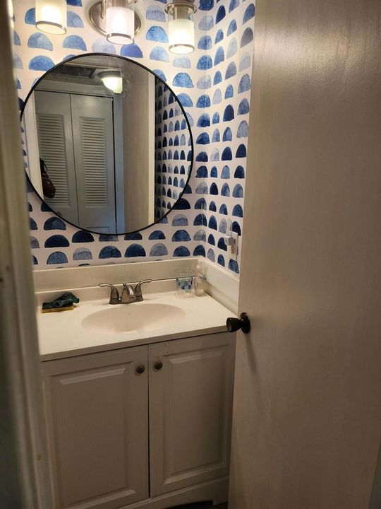 168 Durham C Deerfield guest bathroom3