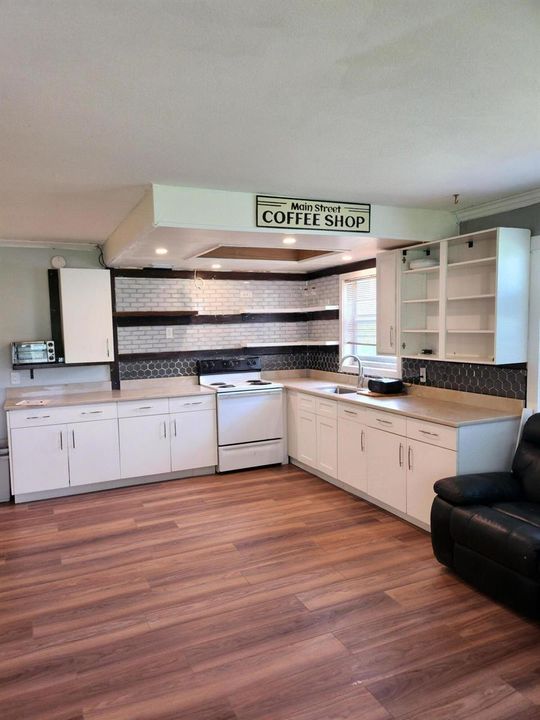 168 Durham C Deerfield kitchen