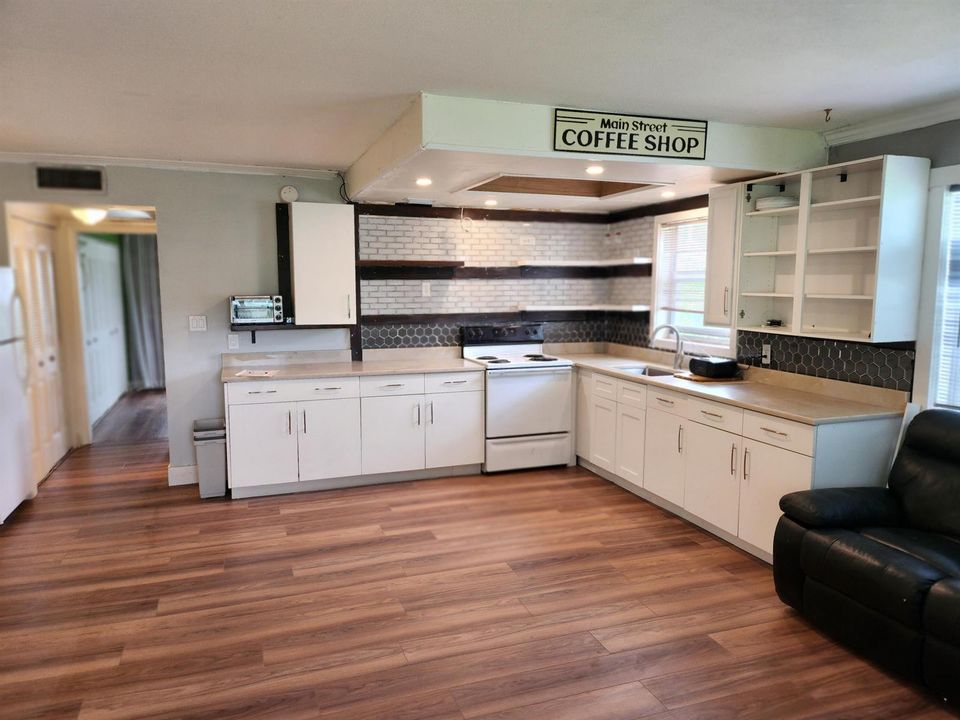 168 Durham C Deerfield kitchen 3