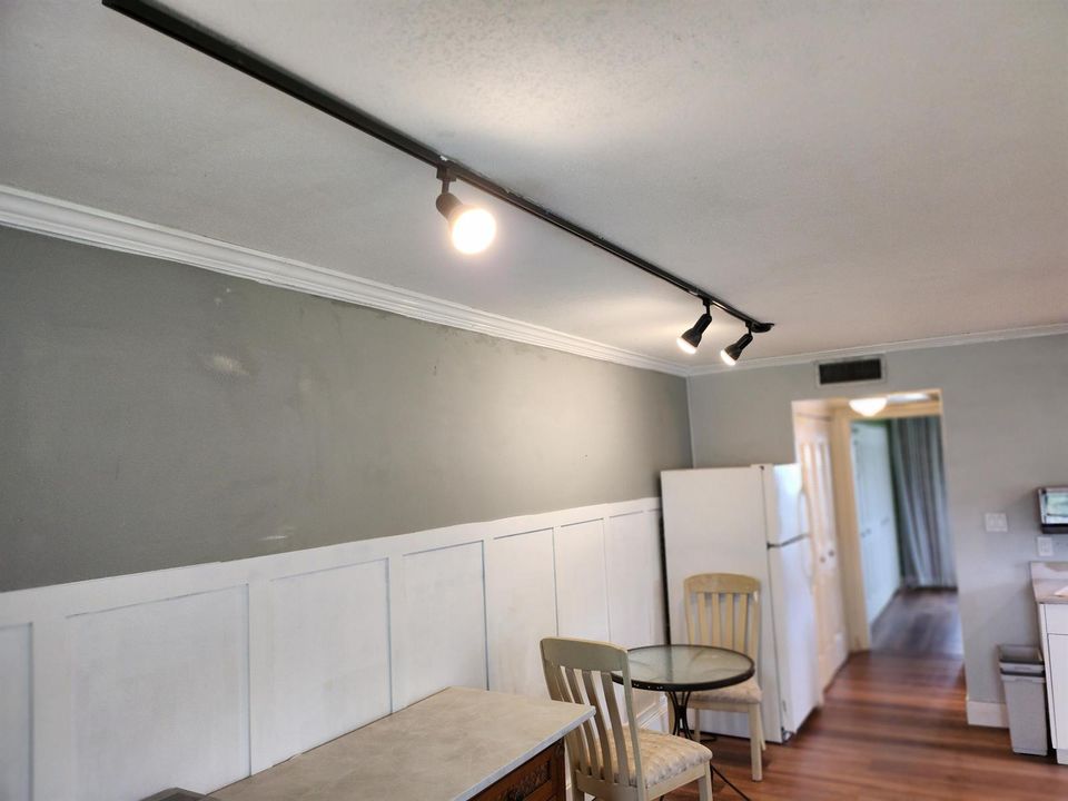 168 Durham C Deerfield dining area