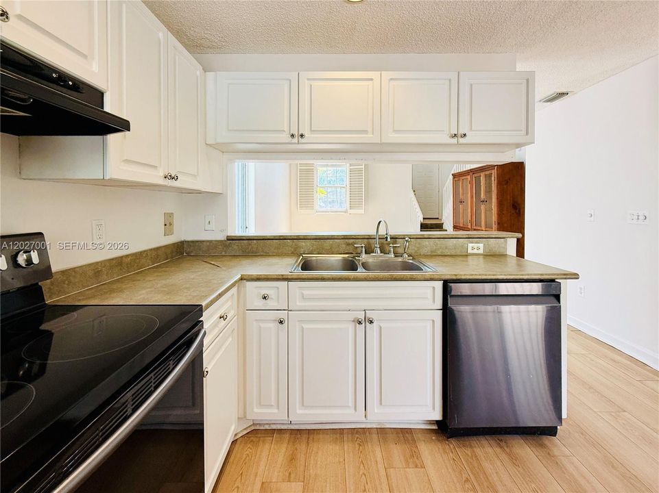 For Sale: $464,900 (3 beds, 2 baths, 1516 Square Feet)