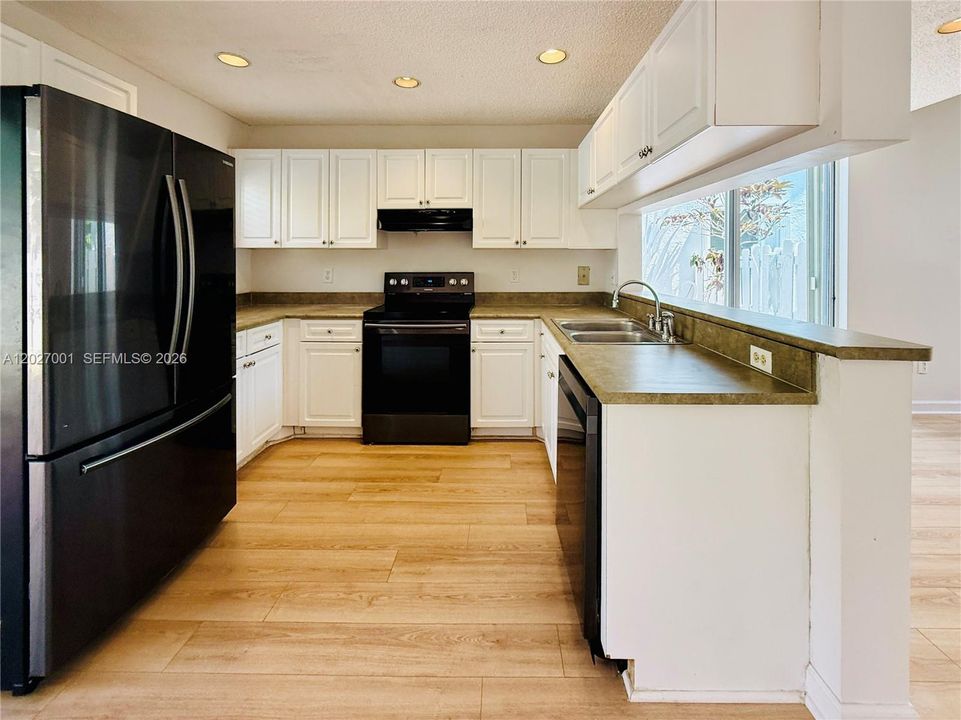 For Sale: $464,900 (3 beds, 2 baths, 1516 Square Feet)