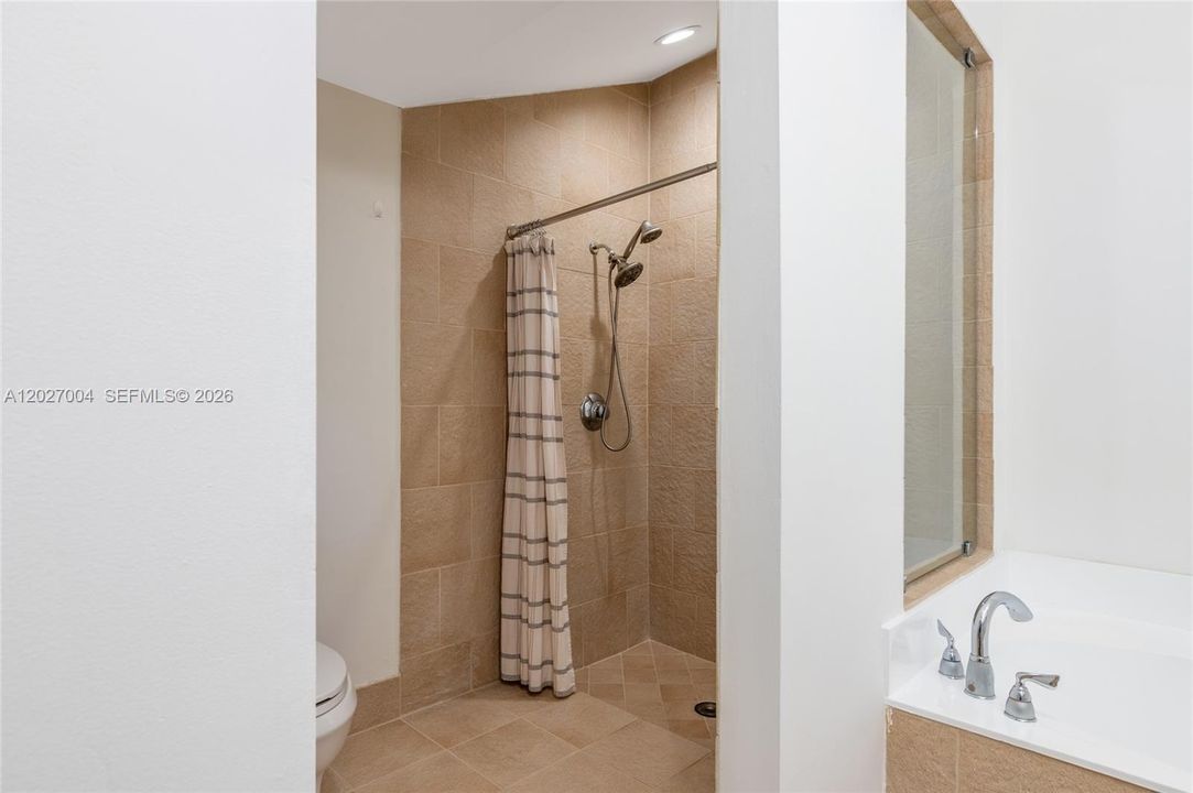 For Rent: $4,000 (3 beds, 2 baths, 1606 Square Feet)