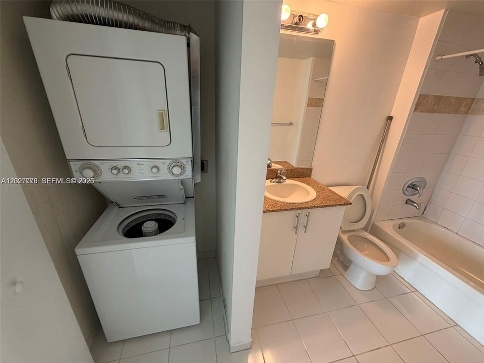 Activo con contrato: $2,200 (1 camas, 1 baños, 637 Pies cuadrados)