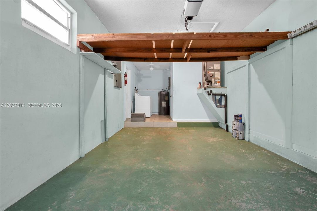 For Sale: $340,000 (2 beds, 2 baths, 1587 Square Feet)