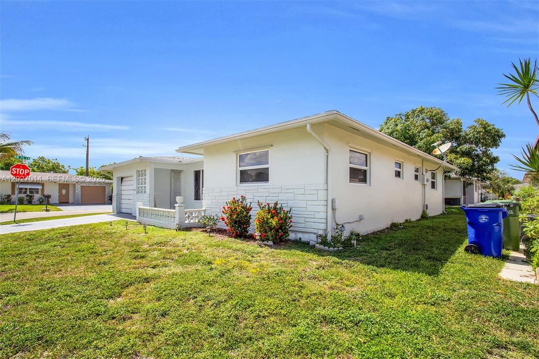 For Sale: $340,000 (2 beds, 2 baths, 1587 Square Feet)