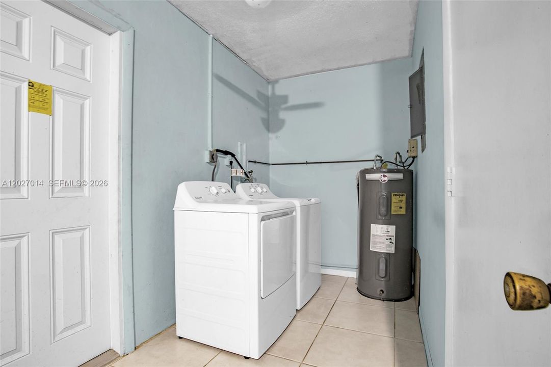 For Sale: $340,000 (2 beds, 2 baths, 1587 Square Feet)