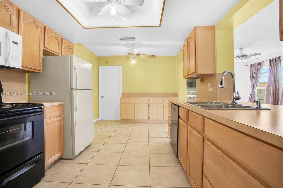 For Sale: $340,000 (2 beds, 2 baths, 1587 Square Feet)