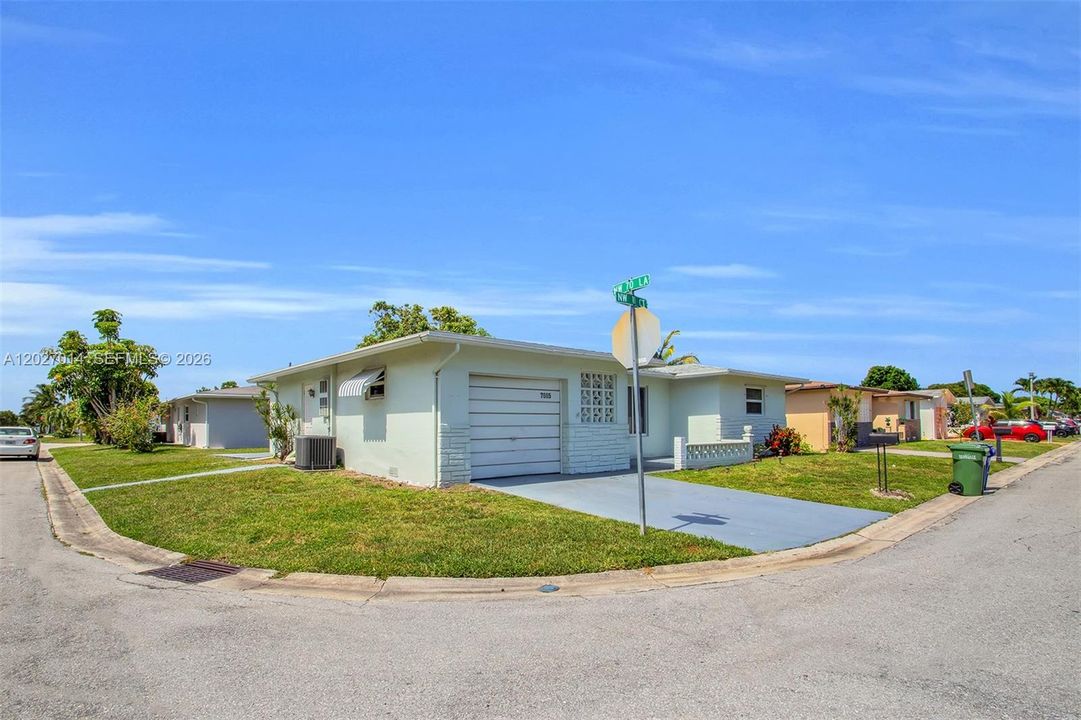 For Sale: $340,000 (2 beds, 2 baths, 1587 Square Feet)