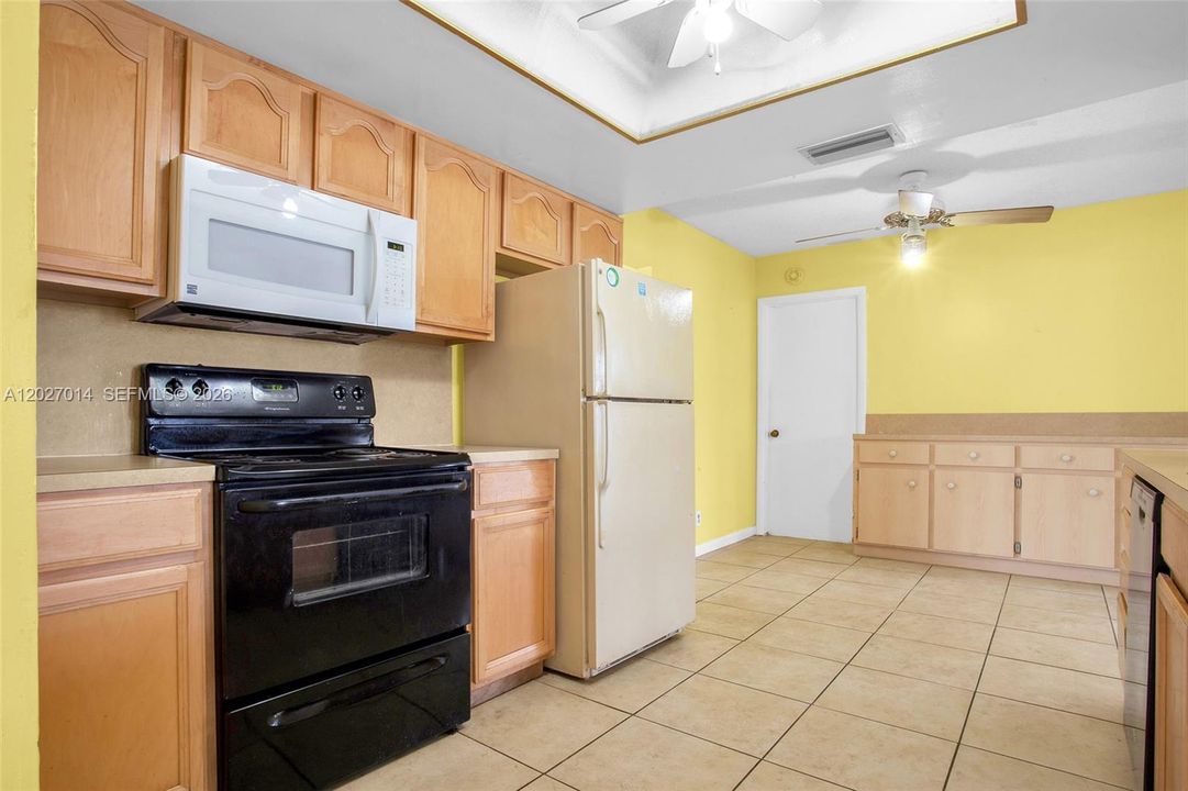 For Sale: $340,000 (2 beds, 2 baths, 1587 Square Feet)