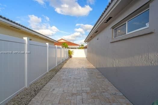 Recently Sold: $560,000 (3 beds, 2 baths, 1598 Square Feet)
