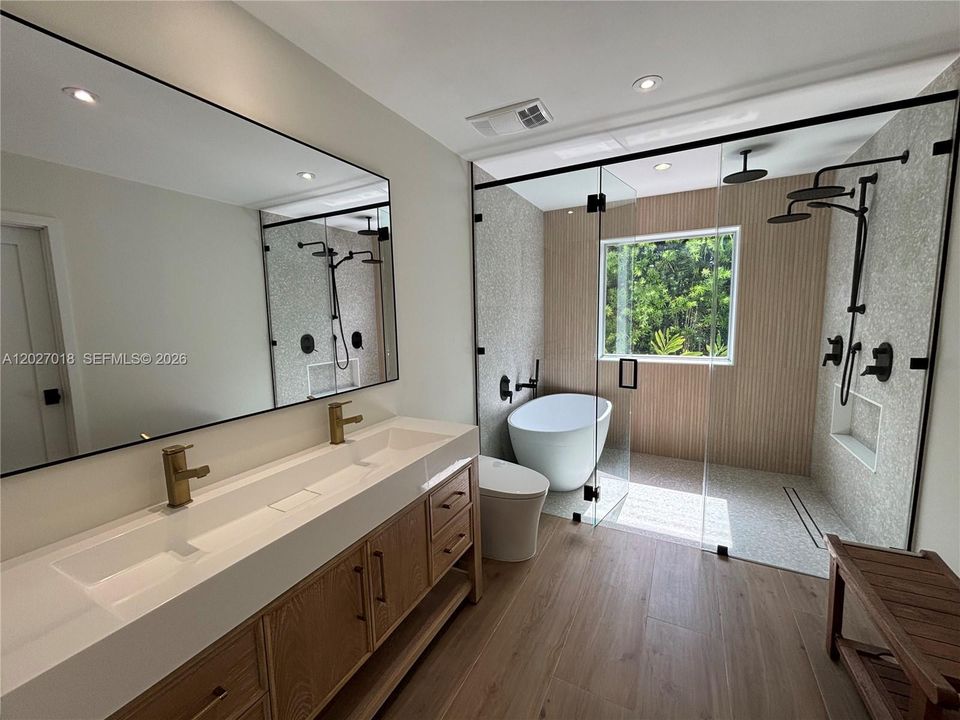 For Sale: $1,700,000 (4 beds, 3 baths, 2564 Square Feet)