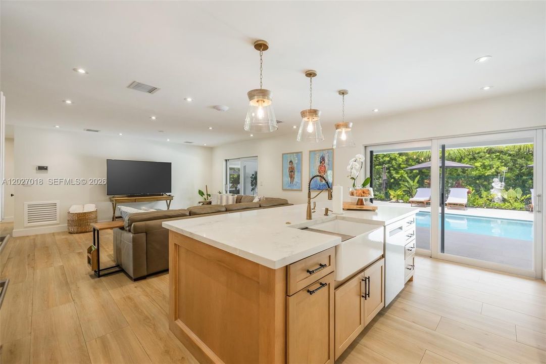 For Sale: $1,700,000 (4 beds, 3 baths, 2564 Square Feet)