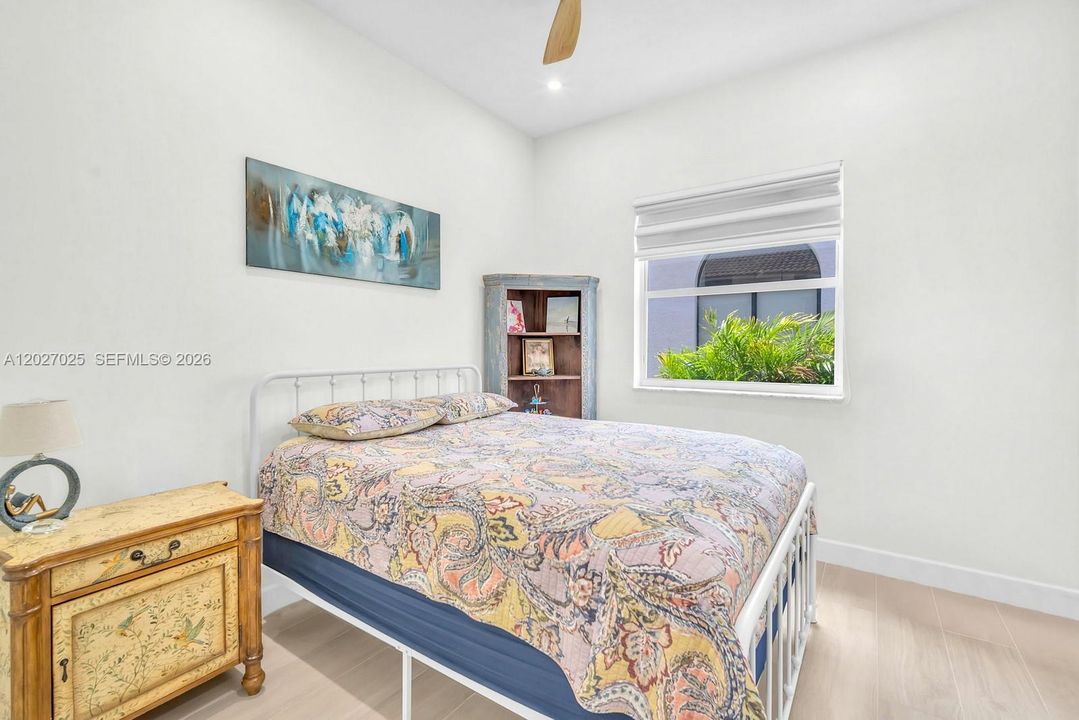 En Venta: $925,000 (4 camas, 2 baños, 2469 Pies cuadrados)
