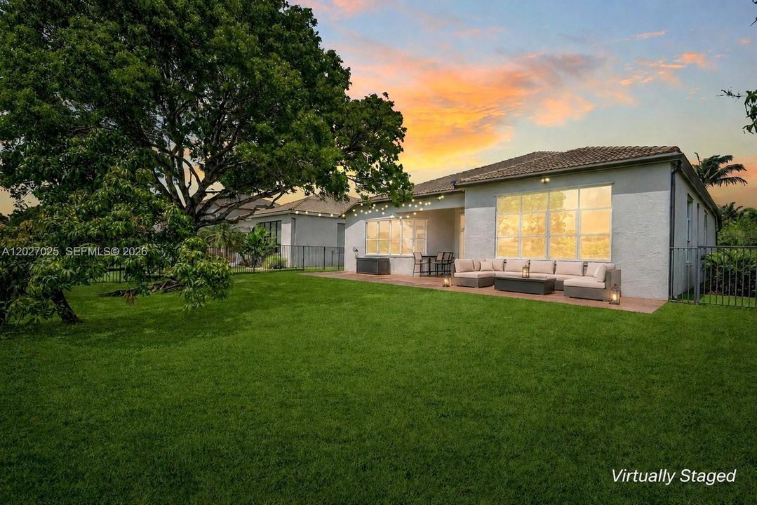 En Venta: $925,000 (4 camas, 2 baños, 2469 Pies cuadrados)