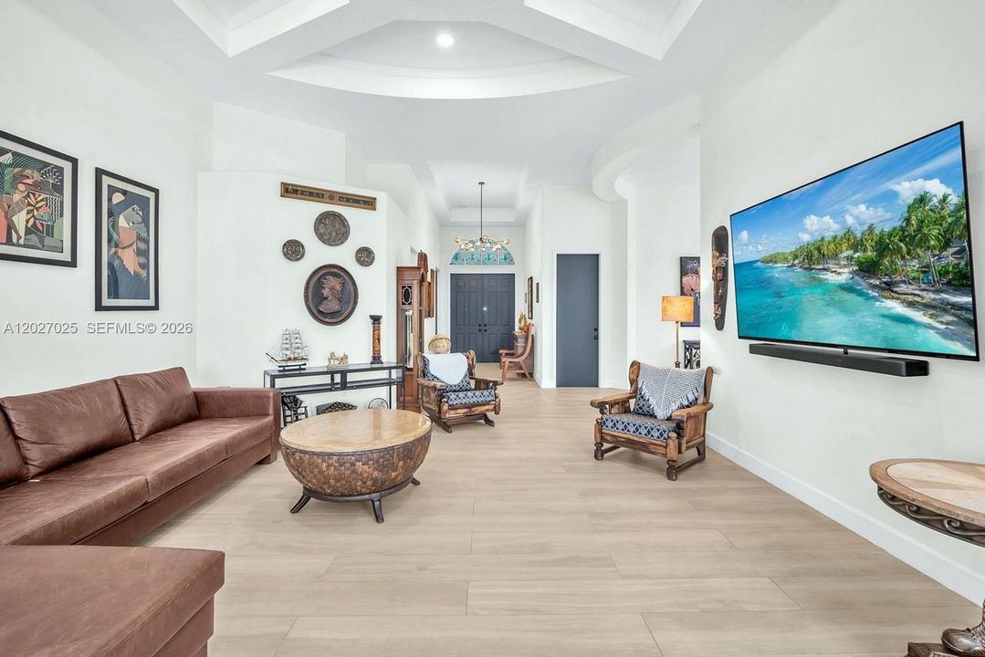 En Venta: $925,000 (4 camas, 2 baños, 2469 Pies cuadrados)