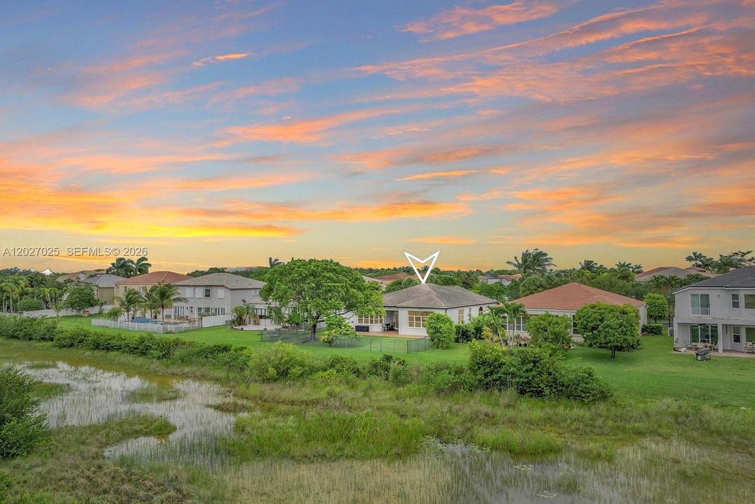 En Venta: $925,000 (4 camas, 2 baños, 2469 Pies cuadrados)