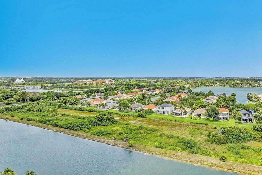 En Venta: $925,000 (4 camas, 2 baños, 2469 Pies cuadrados)
