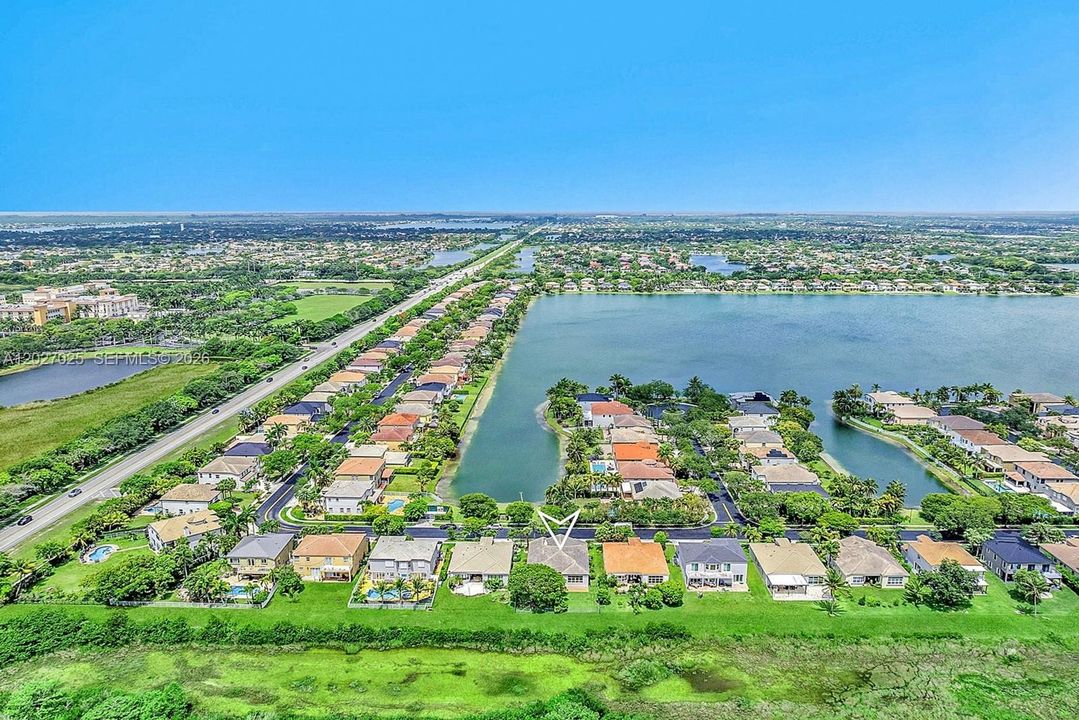 En Venta: $925,000 (4 camas, 2 baños, 2469 Pies cuadrados)