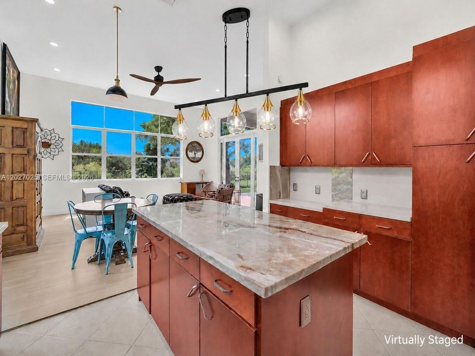 En Venta: $925,000 (4 camas, 2 baños, 2469 Pies cuadrados)