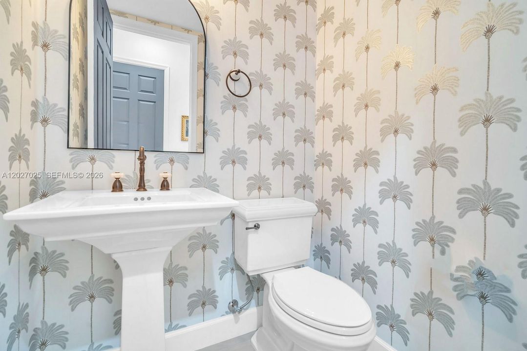 En Venta: $925,000 (4 camas, 2 baños, 2469 Pies cuadrados)