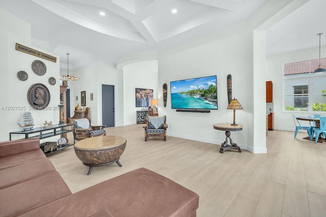 En Venta: $925,000 (4 camas, 2 baños, 2469 Pies cuadrados)