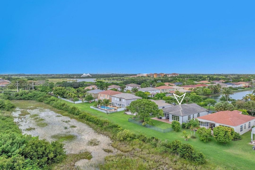 En Venta: $925,000 (4 camas, 2 baños, 2469 Pies cuadrados)