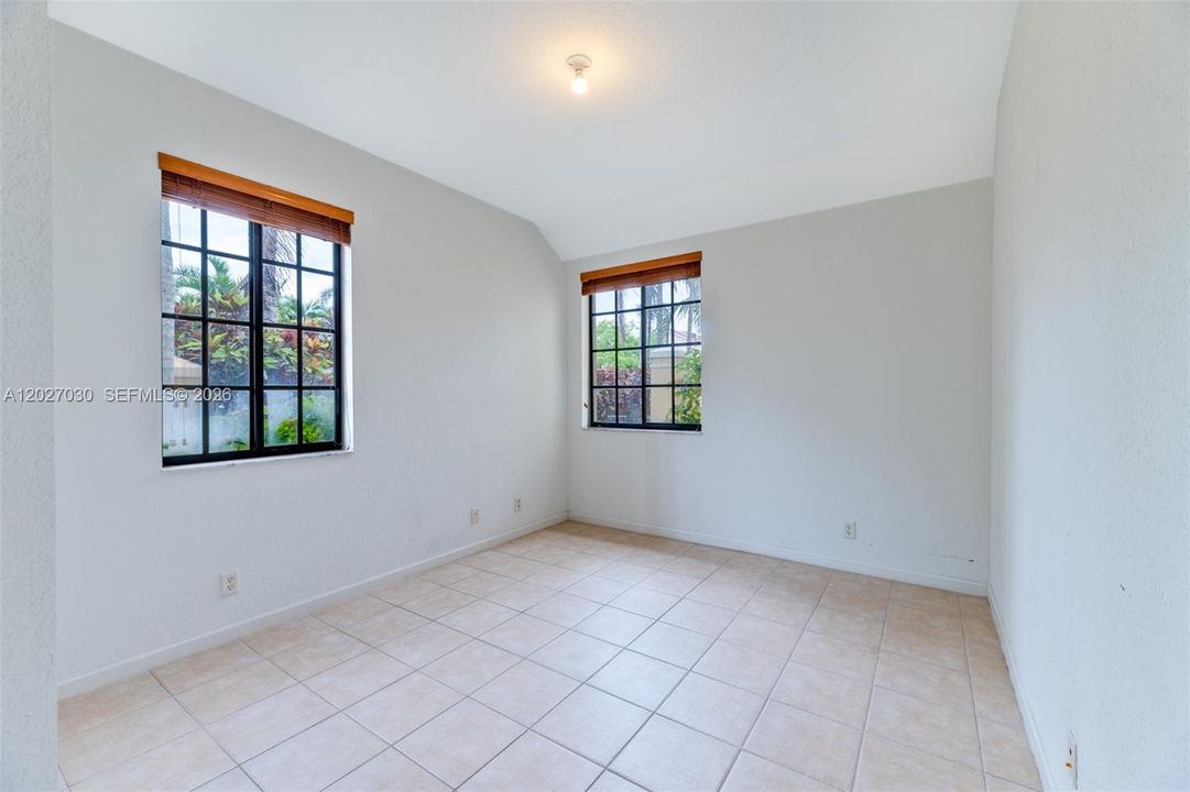 2nd bedroom