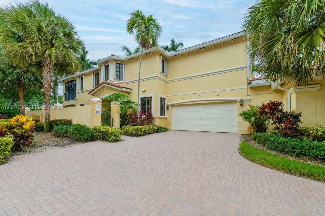 For Sale: $610,000 (3 beds, 2 baths, 1560 Square Feet)