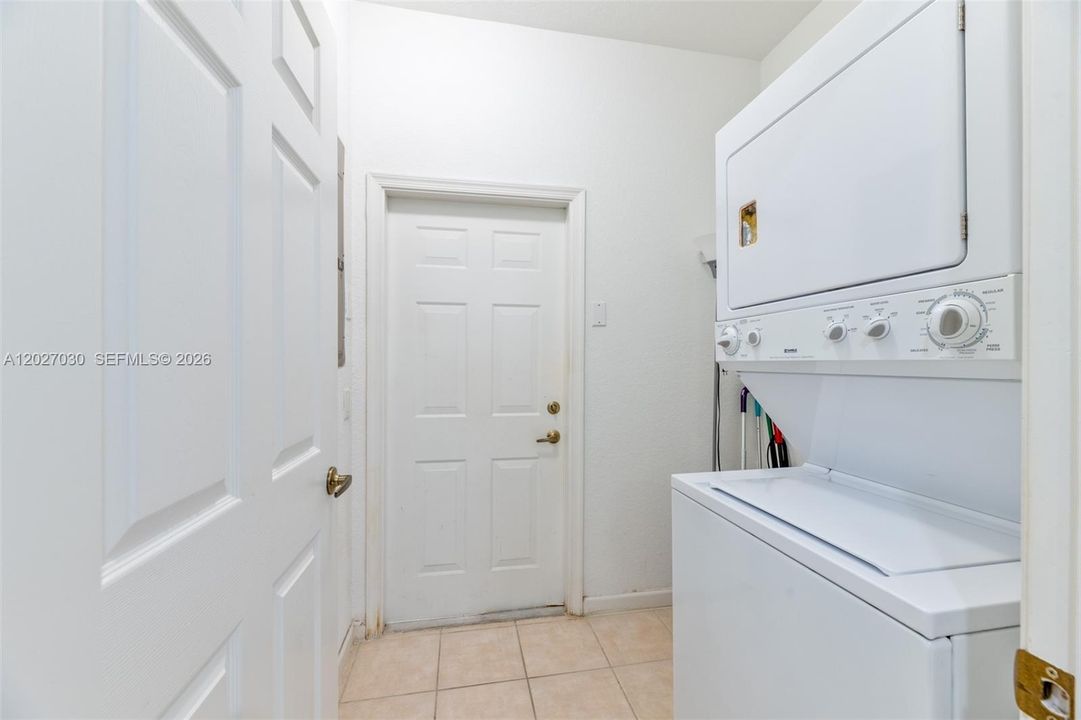 For Sale: $610,000 (3 beds, 2 baths, 1560 Square Feet)
