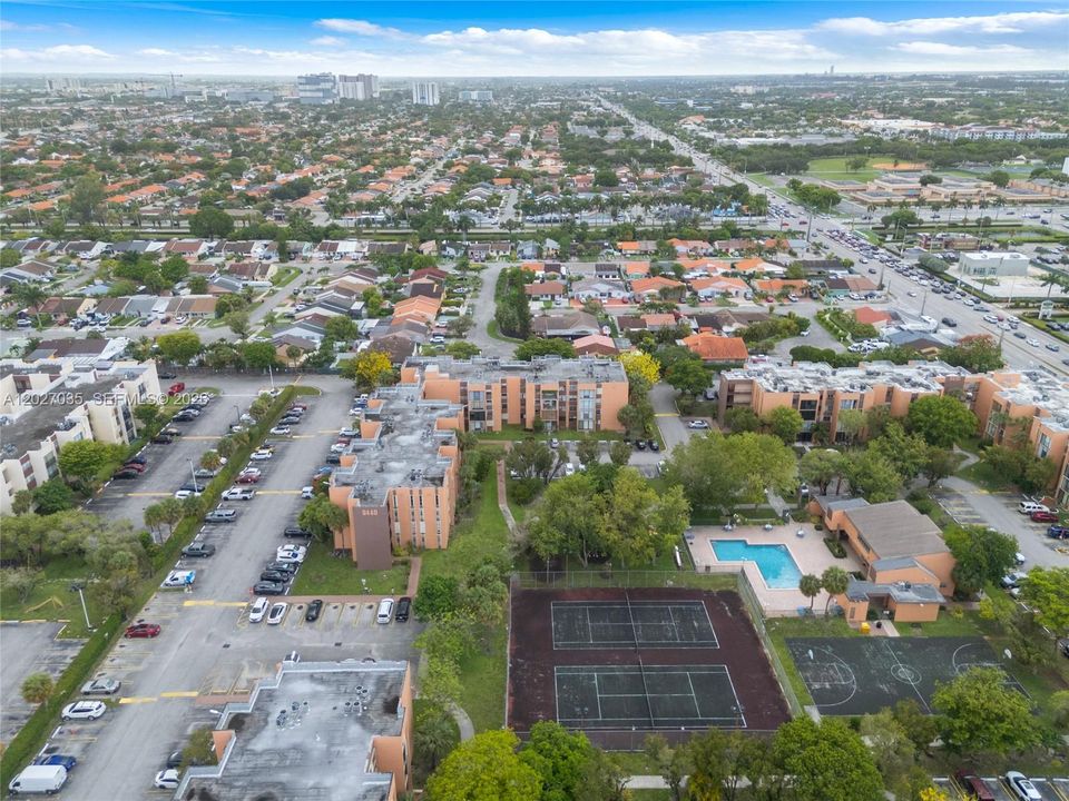 For Sale: $329,000 (2 beds, 1 baths, 946 Square Feet)