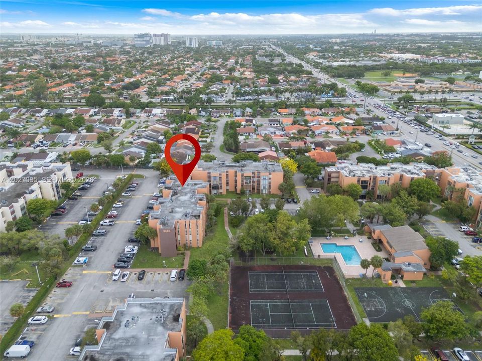 For Sale: $329,000 (2 beds, 1 baths, 946 Square Feet)