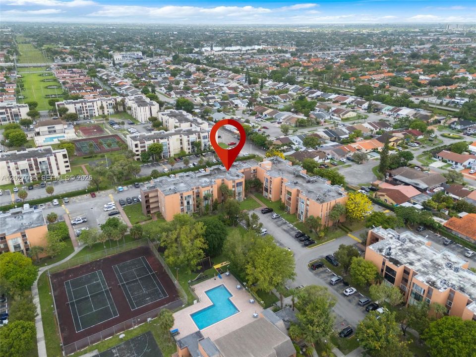 For Sale: $329,000 (2 beds, 1 baths, 946 Square Feet)